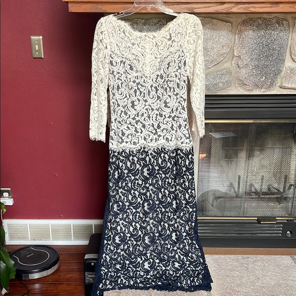 Tadashi Shoji White and Blue Sheath Dress 3/4 Sleeve Scoop Neck
